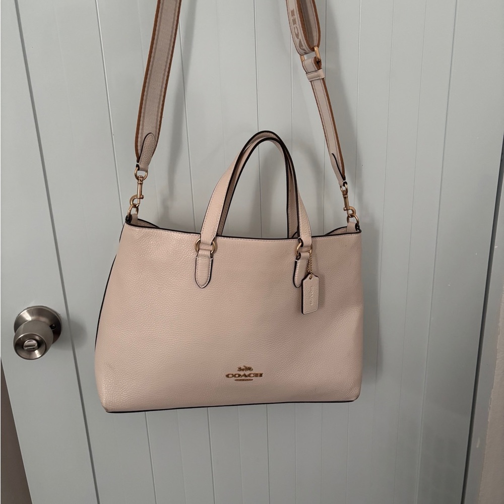 Coach Pebble Leather Tote Bag ,Authentic. Looks like new
